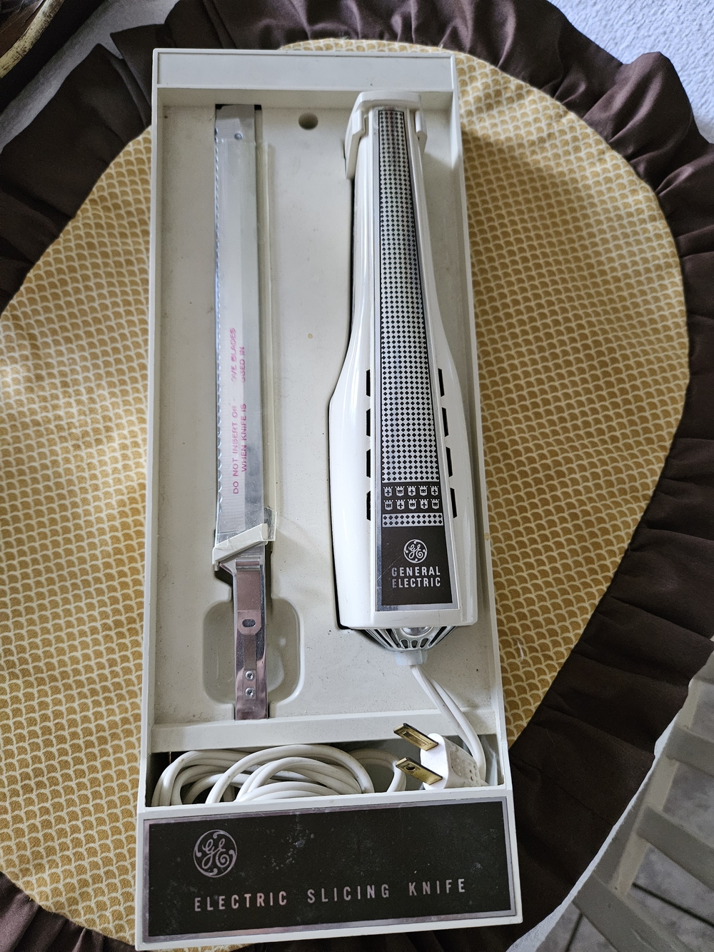 General Electric Electric Slicing Knife Wall Mounted - Almond